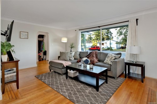 1013 Strathmore St, Nanaimo, BC 