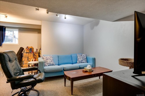 1013 Strathmore St, Nanaimo, BC 