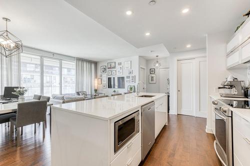 Cuisine - 706-4001 Rue Elsa-Triolet, Laval (Chomedey), QC - Indoor Photo Showing Kitchen With Upgraded Kitchen