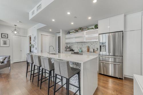 Cuisine - 706-4001 Rue Elsa-Triolet, Laval (Chomedey), QC - Indoor Photo Showing Kitchen With Upgraded Kitchen
