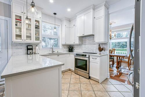 Cuisine - 75 Av. Ste-Marguerite, Saint-Sauveur, QC - Indoor Photo Showing Kitchen With Upgraded Kitchen