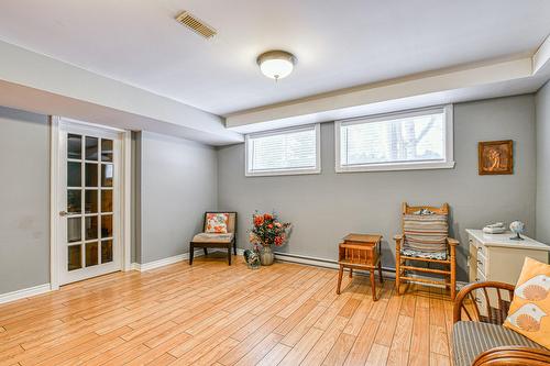 Salle familiale - 75 Av. Ste-Marguerite, Saint-Sauveur, QC - Indoor