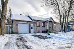 37 84e Avenue E.  Blainville, QC J7C 3R4