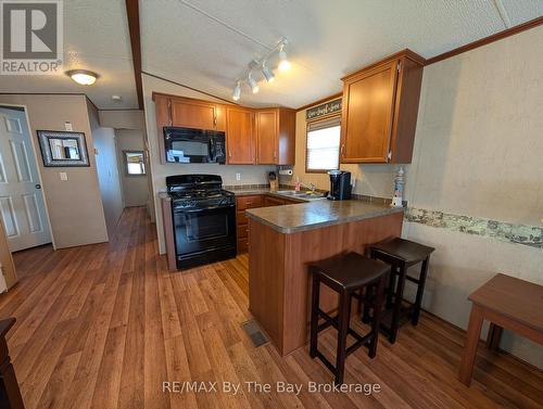 2 White Pines Trail, Wasaga Beach, ON - Indoor Photo Showing Kitchen