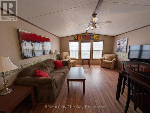 2 White Pines Trail, Wasaga Beach, ON - Indoor Photo Showing Living Room
