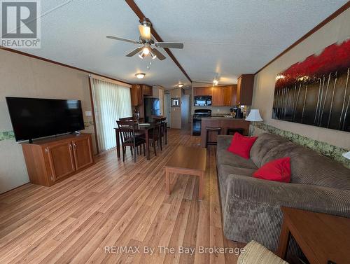 2 White Pines Trail, Wasaga Beach, ON - Indoor Photo Showing Living Room