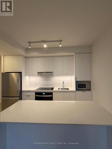 1303 - 3071 Trafalgar Road, Oakville, ON - Indoor Photo Showing Kitchen