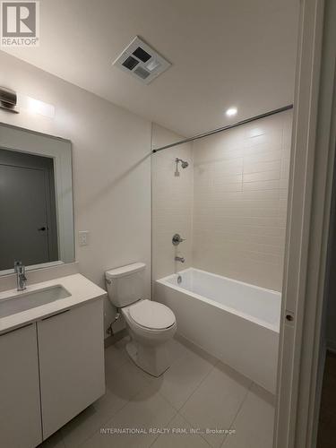 1303 - 3071 Trafalgar Road, Oakville, ON - Indoor Photo Showing Bathroom