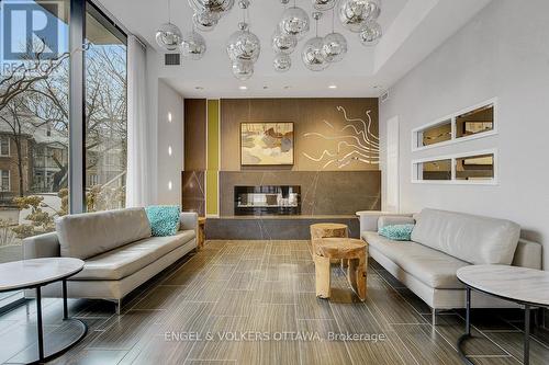 509 - 118 Holmwood Avenue, Ottawa, ON - Indoor Photo Showing Living Room With Fireplace