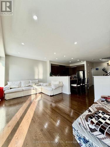 274 Broxburn Crescent, Ottawa, ON - Indoor Photo Showing Living Room
