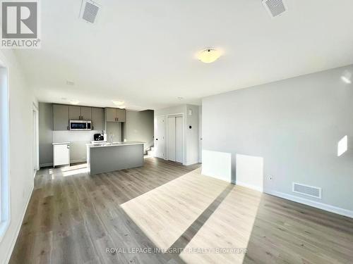 1118 Creekway Private, Ottawa, ON - Indoor Photo Showing Kitchen