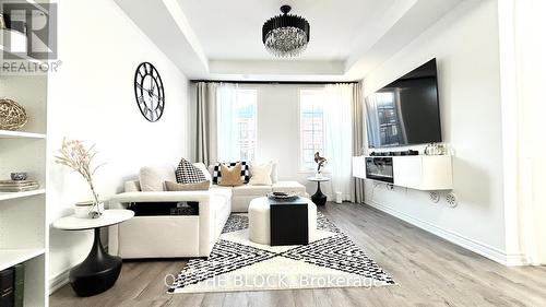 69 Melmar Street, Brampton, ON - Indoor Photo Showing Living Room