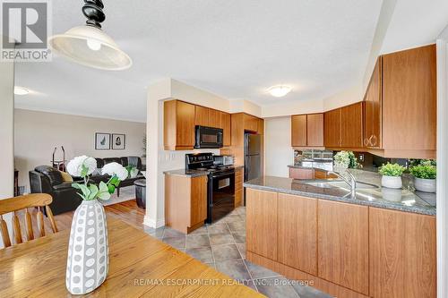 506 - 1770 Main Street W, Hamilton, ON - Indoor Photo Showing Kitchen