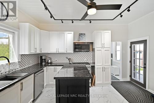 85 Pine Street S, Thorold (Thorold Downtown), ON - Indoor Photo Showing Kitchen With Double Sink