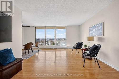 1001 - 665 Bathgate Drive, Ottawa, ON - Indoor Photo Showing Living Room
