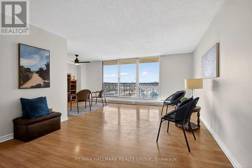 1001 - 665 Bathgate Drive, Ottawa, ON - Indoor Photo Showing Living Room