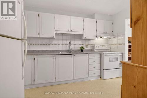 1001 - 665 Bathgate Drive, Ottawa, ON - Indoor Photo Showing Kitchen