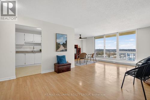 1001 - 665 Bathgate Drive, Ottawa, ON - Indoor