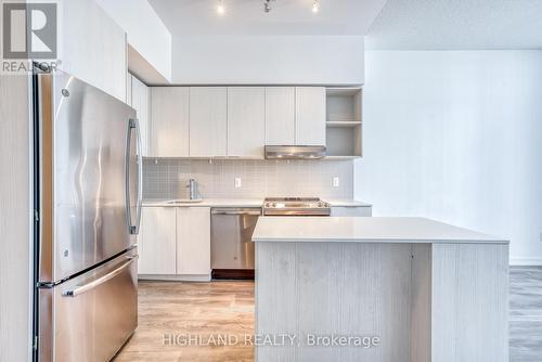 321 - 2520 Eglinton Avenue W, Mississauga, ON - Indoor Photo Showing Kitchen