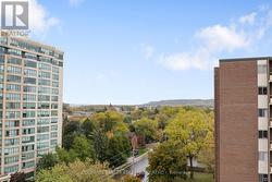 Balcony with escarpment views - 