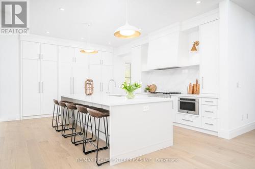 1322 Minaki Road, Mississauga, ON - Indoor Photo Showing Kitchen With Upgraded Kitchen