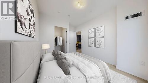 647 - 2450 Old Bronte Road, Oakville, ON - Indoor Photo Showing Bedroom