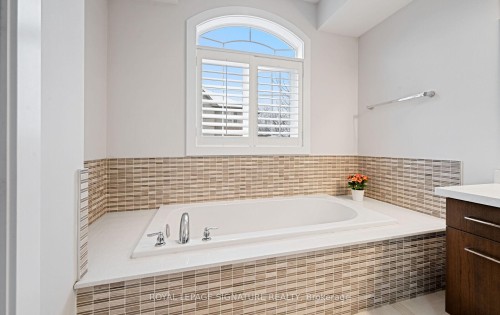 24-2086 Ghent Avenue, Burlington, ON - Indoor Photo Showing Bathroom