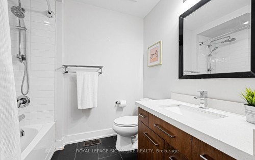 24-2086 Ghent Avenue, Burlington, ON - Indoor Photo Showing Bathroom