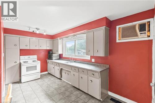 61 Radford Street, Hamilton, ON - Indoor Photo Showing Kitchen