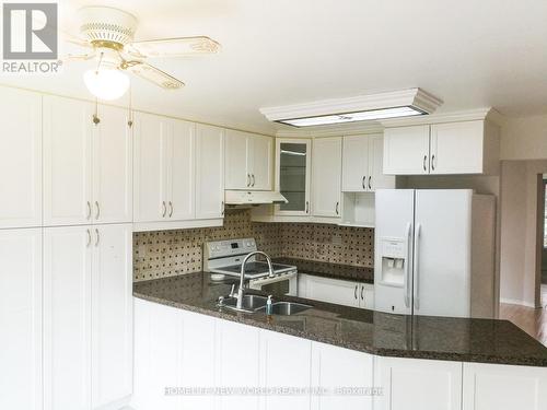 68 Militia Trail, Markham, ON - Indoor Photo Showing Kitchen With Double Sink