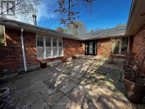 2301 Bennington Gate, Oakville, ON - Outdoor