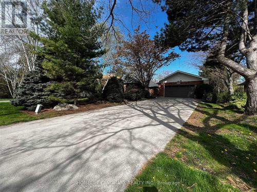 2301 Bennington Gate, Oakville, ON - Outdoor