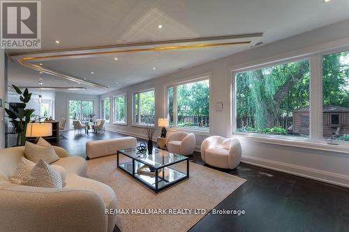 17 Hammok Crescent, Markham, ON - Indoor Photo Showing Living Room