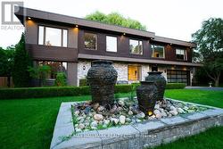 17 HAMMOK CRESCENT  Markham, ON L3T 2X1