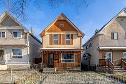 701 Victor Street  Winnipeg, MB R3E 1Y4