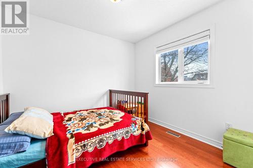 7068 Bannockburn Court, Mississauga, ON - Indoor Photo Showing Bedroom