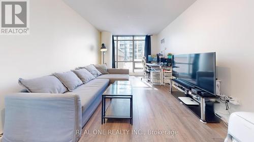 307 - 5 Mariner Terrace, Toronto, ON - Indoor Photo Showing Living Room
