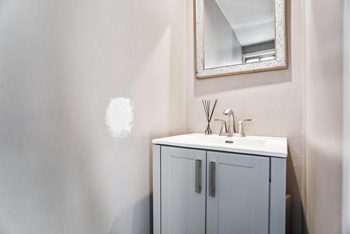 Powder room - 8050 Av. Niagara, Brossard, QC - Indoor