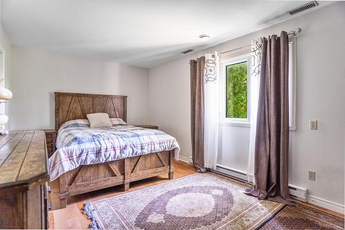 Primary bedroom - 8050 Av. Niagara, Brossard, QC - Indoor Photo Showing Bedroom