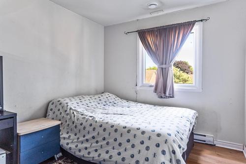 Bedroom - 8050 Av. Niagara, Brossard, QC - Indoor Photo Showing Bedroom