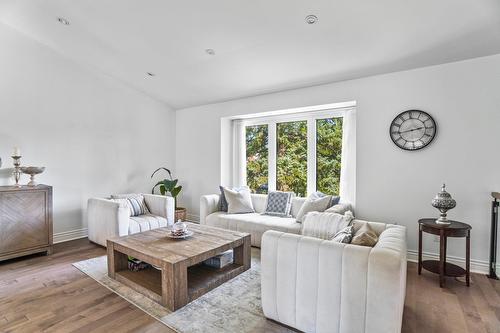 Living room - 8050 Av. Niagara, Brossard, QC - Indoor Photo Showing Living Room