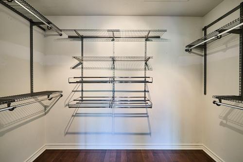 Penderie (Walk-in) - 889 Rue Gameroff, Montréal (Lachine), QC 