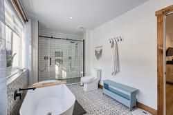 Salle de bains attenante à la CCP - 