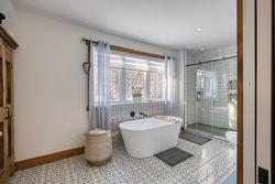 Salle de bains attenante à la CCP - 