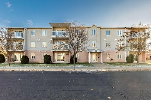 204-2385 Rue Henriette-Céré  Longueuil (Saint-Hubert), QC J3Y 9C6