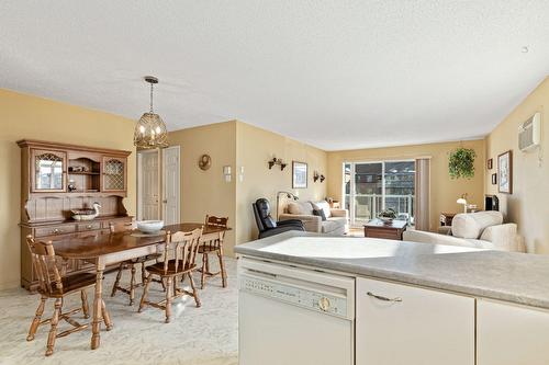 Vue d'ensemble - 204-2385 Rue Henriette-Céré, Longueuil (Saint-Hubert), QC - Indoor Photo Showing Dining Room