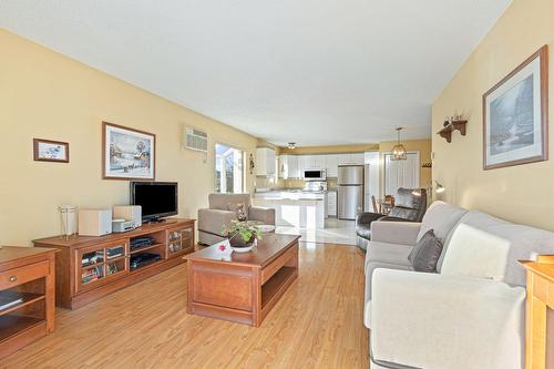 Salon - 204-2385 Rue Henriette-Céré, Longueuil (Saint-Hubert), QC - Indoor Photo Showing Living Room