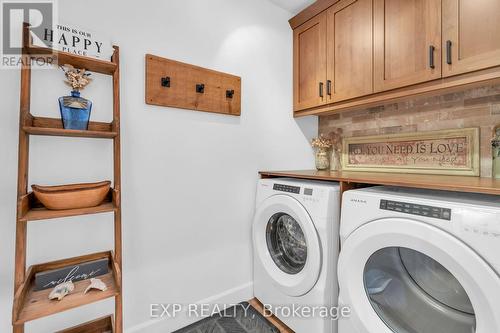621 Duclos Point Road, Georgina, ON - Indoor Photo Showing Laundry Room