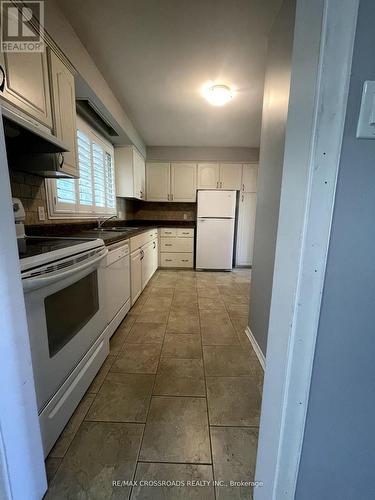 Upper - 89 Ottaway Avenue, Barrie, ON - Indoor Photo Showing Kitchen