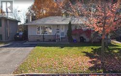 UPPER - 89 OTTAWAY AVENUE  Barrie, ON L4M 2X1